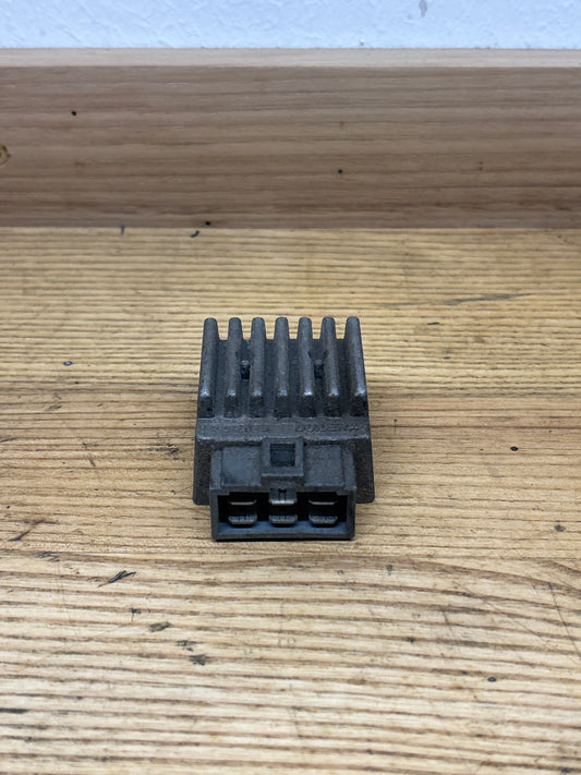 Spannungsregler Aprilia RX/SX, Gilera RCR/SMT ab Bj. 2006